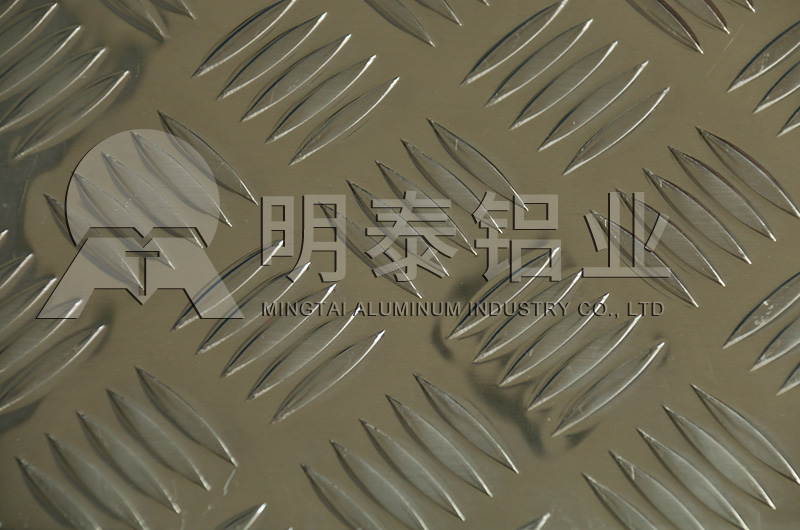 4D奶水战又黄又爽无遮挡 大五条筋花纹铝板性能优良